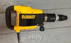 DEWALT D25899-GB 230V 1500W 2040BPM Demolition Hammer